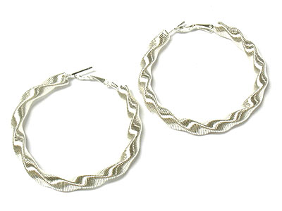 Waved metal mesh hoop earring - hoops