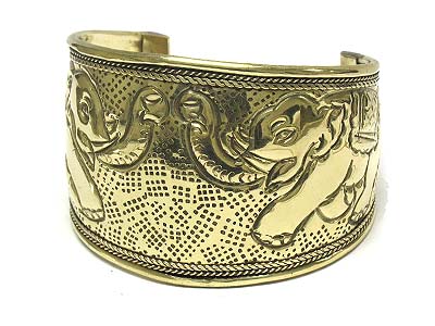 Metal elephant pattern cuff bangle