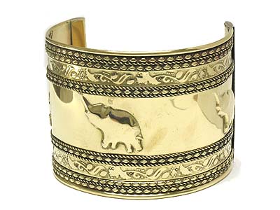 Metal elephant pattern cuff bangle