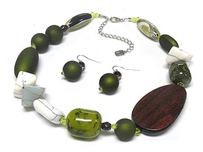 Semi precious stone and wood oval disk necklace and earring set 