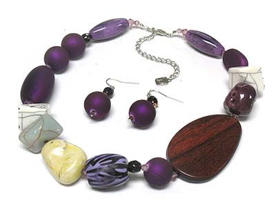 Semi precious stone and wood oval disk necklace and earring set 