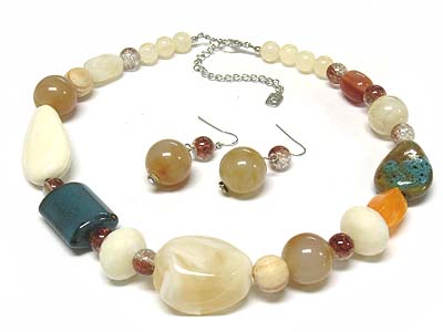 Glass nugget and ball and agate disk necklace earring set