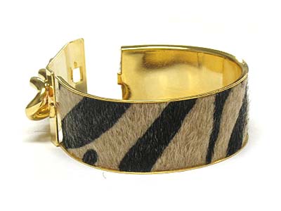 Animal skin pattern metal bangle