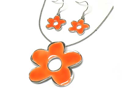 Enamel cover flower pendant necklace and earring set 