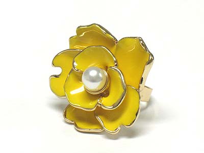 Enamel flower and pearl bead ring