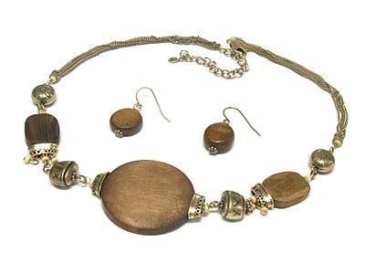 Wood round nugget and metal links necklace and earring set