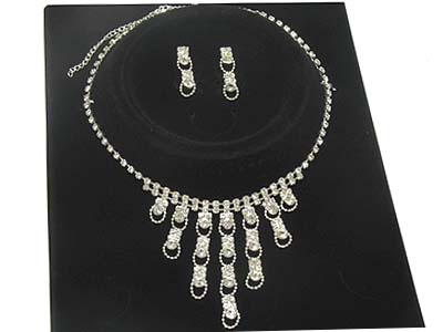 Noblesse boutique style rhinestone deco necklace and earring set 