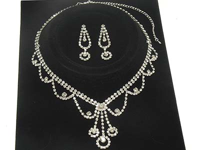 Noblesse boutique style rhinestone deco necklace and earring set 