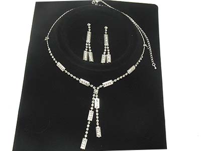 Noblesse boutique style rhinestone deco necklace and earring set 