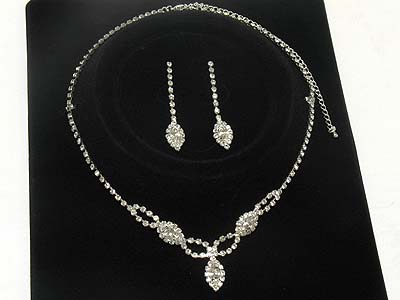 Noblesse boutique style rhinestone deco necklace and earring set 