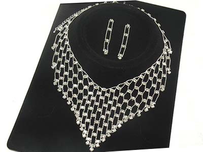 Noblesse boutique style rhinestone deco necklace and earring set