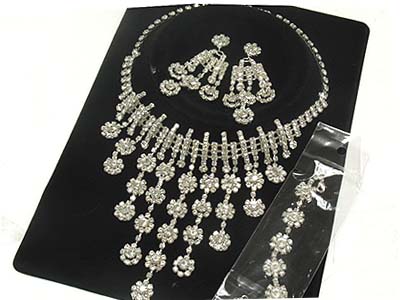 Noblesse boutique style rhinestone flower pattern necklace and earring and bracelet 3 pc set