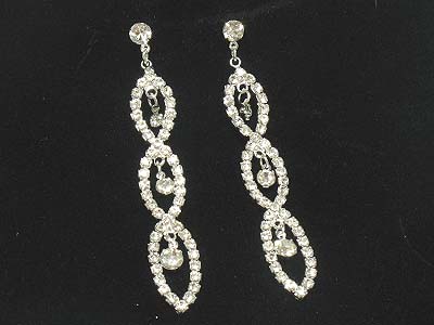 Rhinestone tear pattern and crystal deco earring