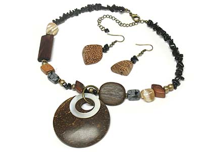 Round wood pendant and semi precious stone necklace and earring set