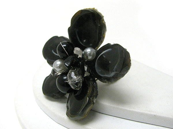 Multi beads and resin petal flower stretch ring