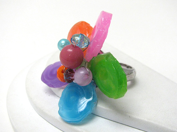 Multi beads and resin petal flower stretch ring