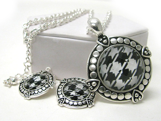 Houndstooth round pendant necklace earring set