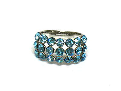 Multi crystal fashion ring