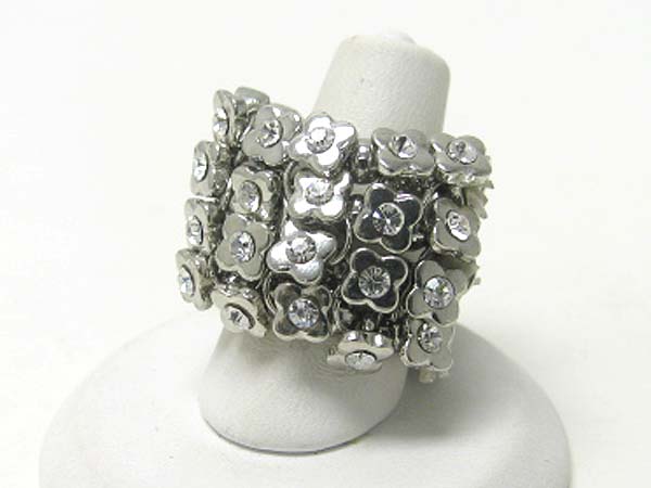 Crystal stud multi flower stretch ring