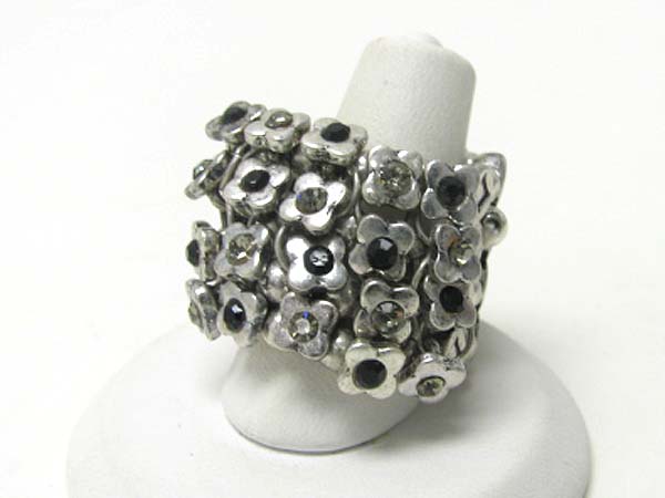 Crystal stud multi flower stretch ring