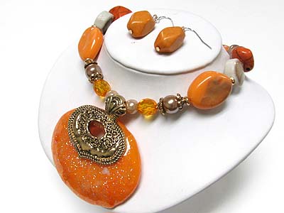 Archaic glass and metal bulky round pendant necklace earring set