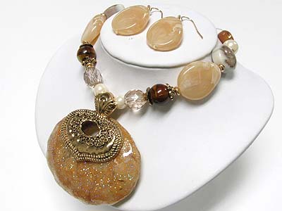 Archaic glass and metal bulky round pendant necklace earring set