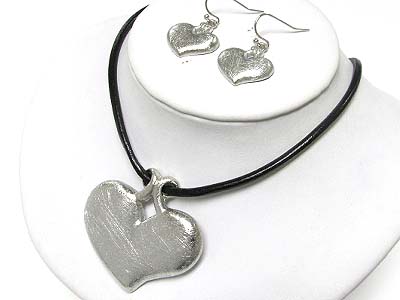 Scratch metal heart pendant cord necklace earring set - brass metal