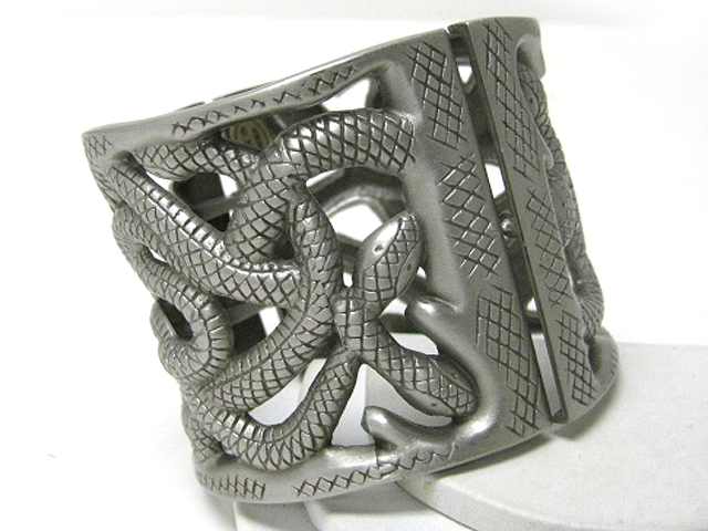 Massive metal snake pattern hinge bangle