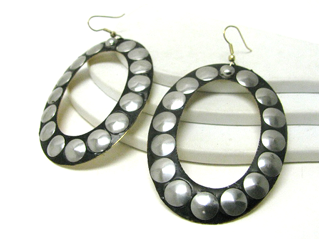 Gladiator style metal stud oval earring