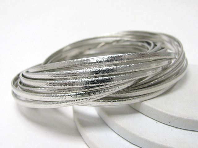 Multi metal interlink bangle set