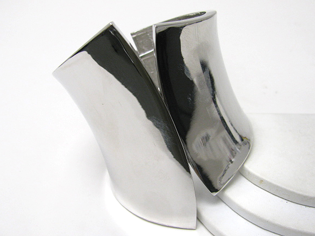 Architectural plain tall metal hinge bangle