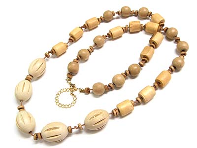 Carved wooden beads necklace