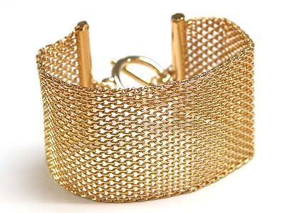 Metal mesh toggle bracelet