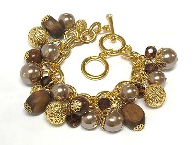 Metal deco woood and acryl bead toggle bracelet 