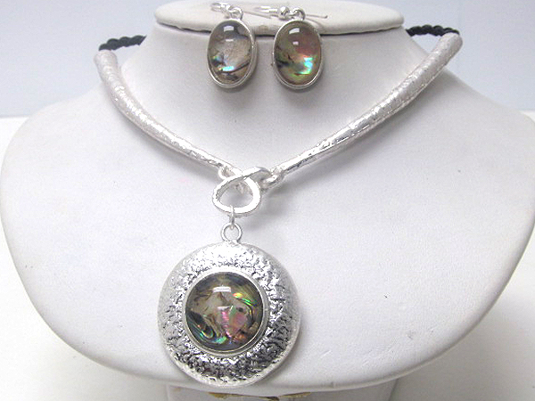 Round hammered metal inside round shell stone drop two tub with cord necklace earring set 