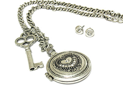 Key and crystal round locket necklace set