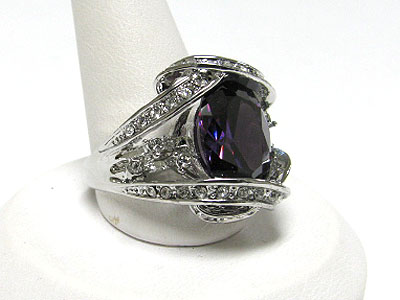 Glamorous cubic and crystal ring