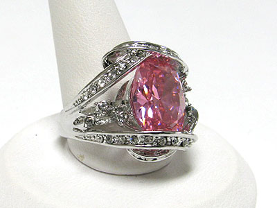 Glamorous cubic and crystal ring