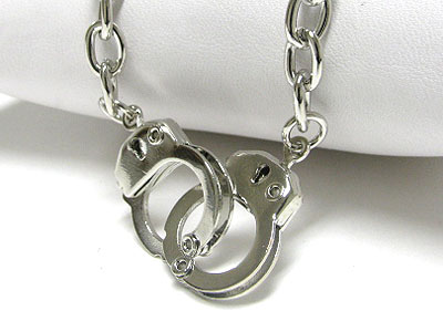 Metal handcuff toggle chain necklace