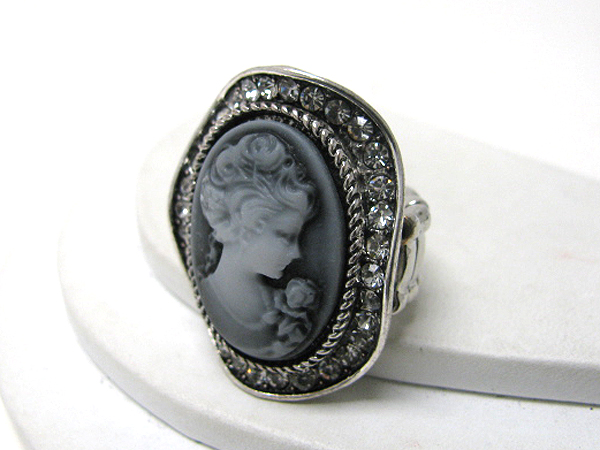 Crystal and cameo deco stretch ring