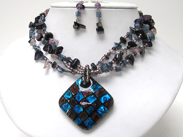 Checker board pattern painted pendant and chip stone necklace earring set