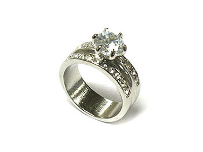 Cubic zirconia and side crystal fashion ring