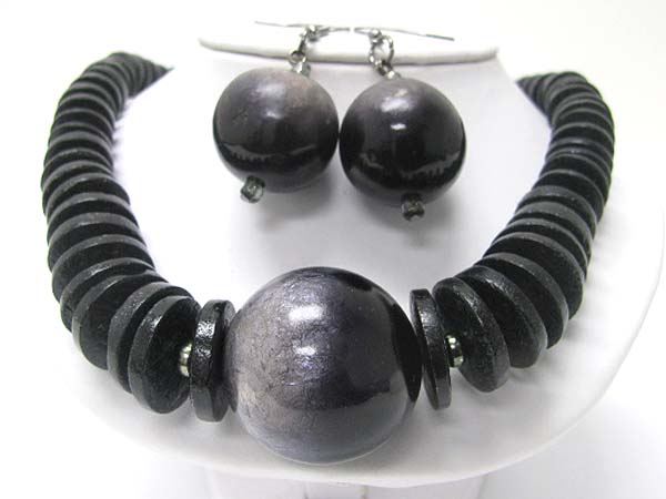 Chunky round resin ball and wood butteon link necklace earring set