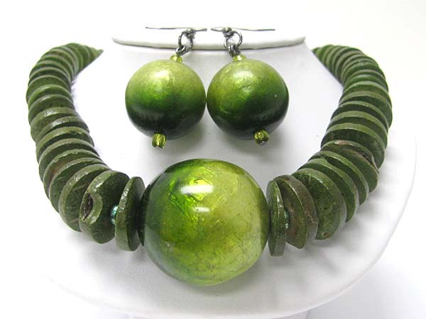 Chunky round resin ball and wood butteon link necklace earring set