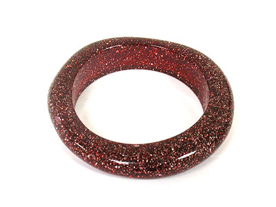 Glittering acrylic uneven bangle bracelet