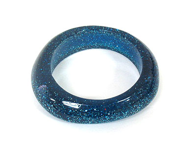 Glittering acrylic uneven bangle bracelet