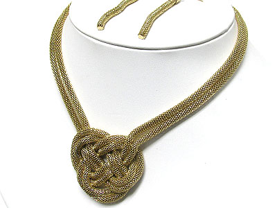 Mesh metal chain triagle knot necklace and earring set