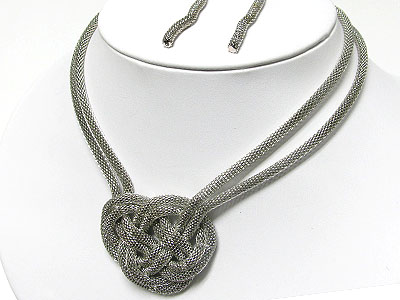 Mesh metal chain triagle knot necklace and earring set