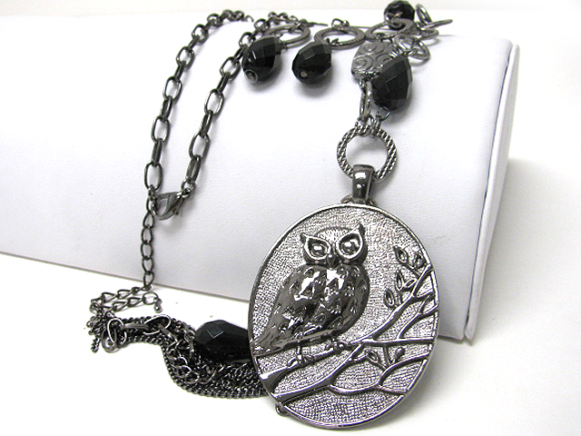 Owl etching oval metal pendant glass beads long chain neckalce earring set