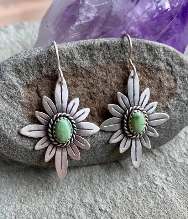 Turquoise flower earring